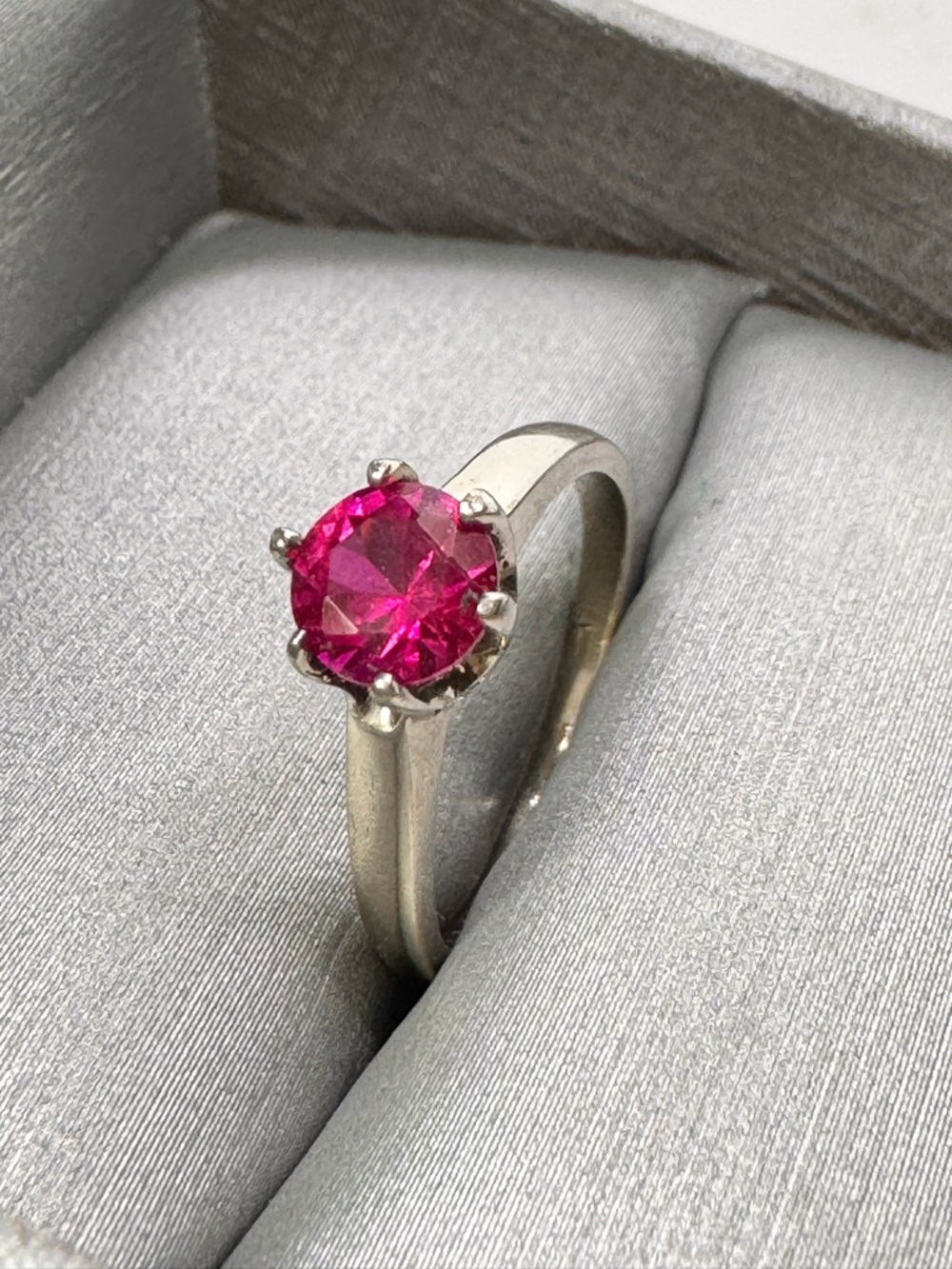 10K Solid White Gold Vintage Lab Created Sapphire Solitaire Ring 2.1g size 6